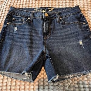 Seven7 size 4 Jean shorts